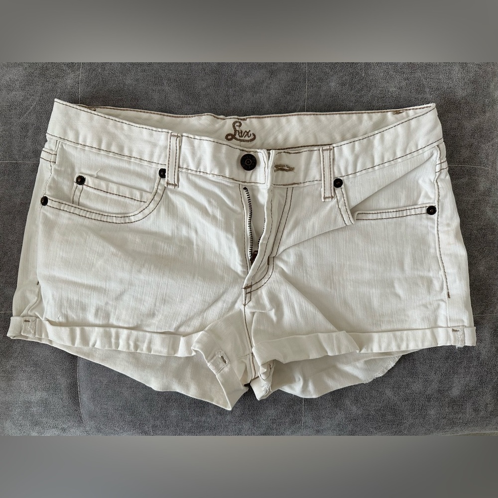 Women’s White Shorts Size 4